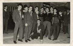109 NOEL 1958 LES COPAINS A NOEL